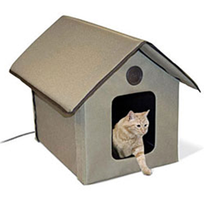 Ultra-deluxe heated cat shelter